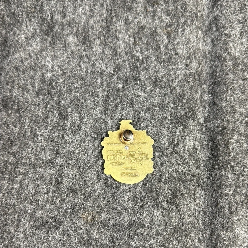 Harry Potter Hufflepuff Trading  pin from Universal Studios